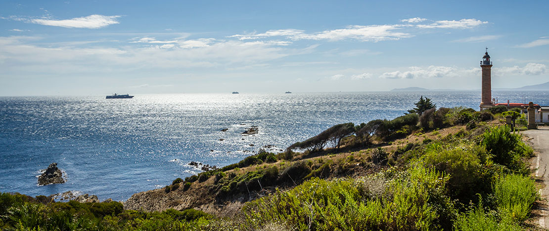 Baia di Algeciras con Gibilterra e faro, Andalusia Baia di Algeciras con Gibilterra e faro, Andalusia