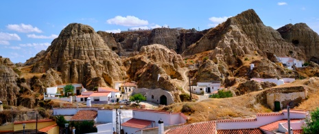Vista de diferentes casas-caverna de Guadix, em Granada (Andaluzia) Vista de diferentes casas-caverna de Guadix, em Granada (Andaluzia)