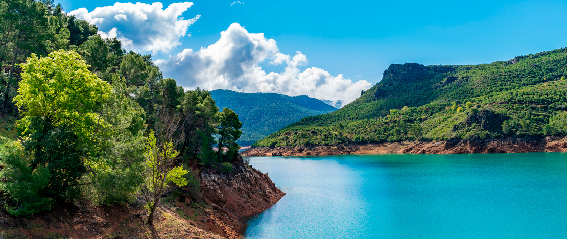 Widok na zbiornik wodny Tranco w Jaén, Andaluzja Widok na zbiornik wodny Tranco w Jaén, Andaluzja
