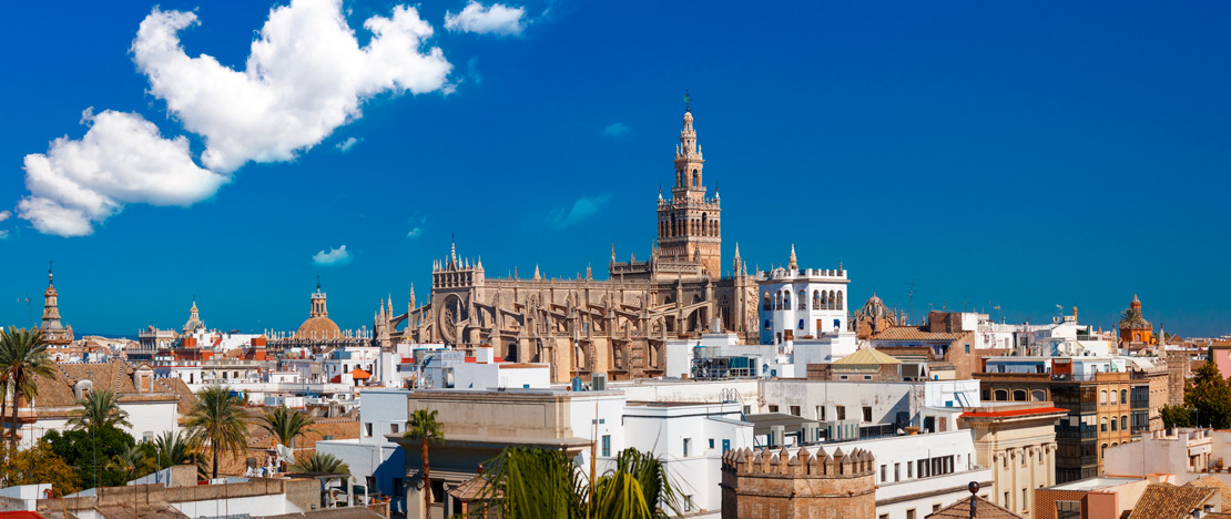 Vue de la cathédrale de Séville et La Giralda à Séville, Andalousie Vue de la cathédrale de Séville et La Giralda à Séville, Andalousie