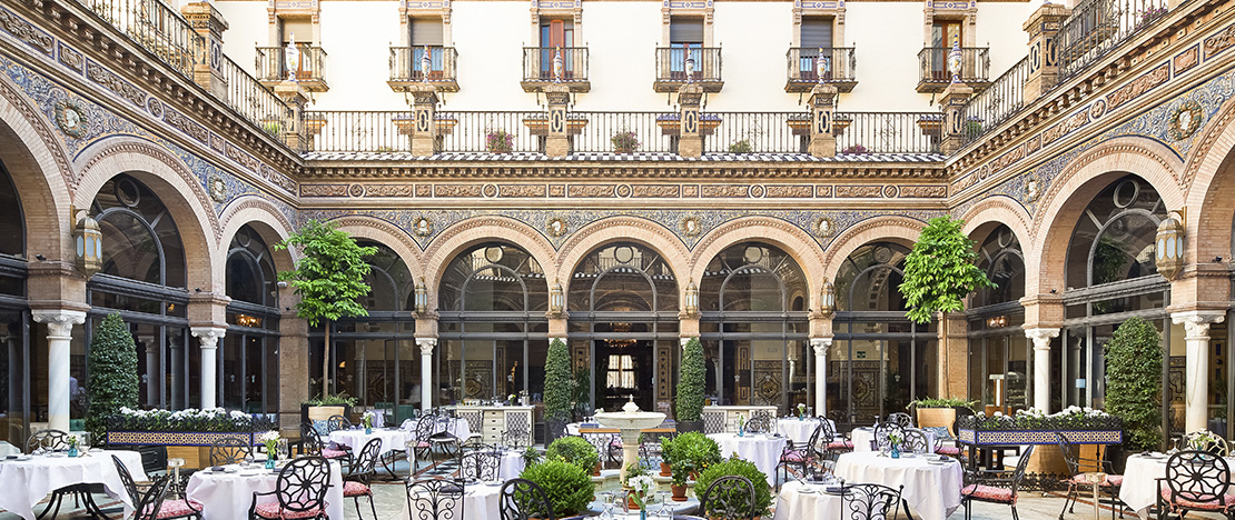 Hotel Alfonso XIII. Patio. Sevilla.