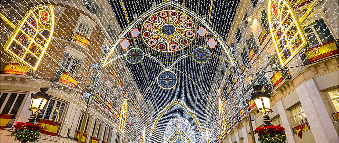 Calle Larios con decoración navideña en Málaga, Andalucía Calle Larios con decoración navideña en Málaga, Andalucía