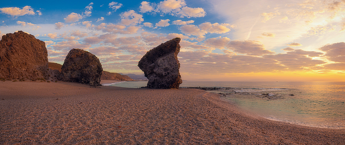 Sonnenuntergang am Strand Los Muertos im Naturpark Cabo de Gata-Níjar, Almería Sonnenuntergang am Strand Los Muertos im Naturpark Cabo de Gata-Níjar, Almería