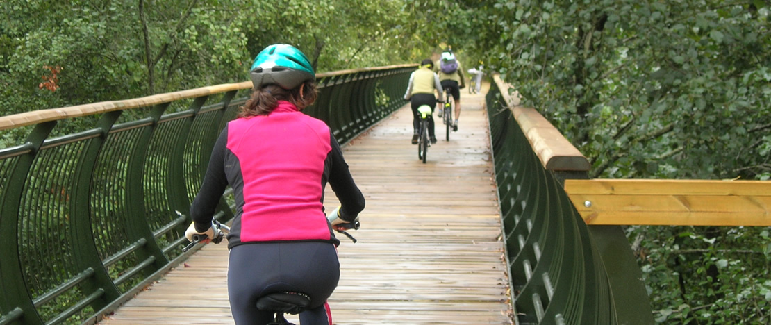 Cyclists on the Sierra Greenway Cyclists on the Sierra Greenway