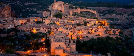 Vue nocturne d'Alquézar, province de Huesca Vue nocturne d'Alquézar, province de Huesca