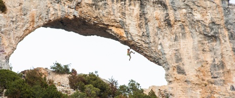 Tourist rock climbing at El Delfín of Rodellar in Huesca, Aragon Tourist rock climbing at El Delfín of Rodellar in Huesca, Aragon
