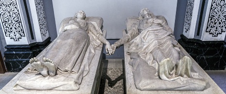 Escultura de los amantes de Teruel, Aragón Escultura de los amantes de Teruel, Aragón