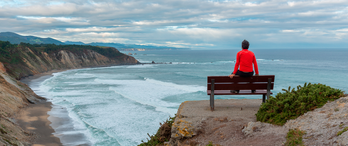 Banco en el mirador del Sablón en Cabo Vidio, Asturias Banco en el mirador del Sablón en Cabo Vidio, Asturias