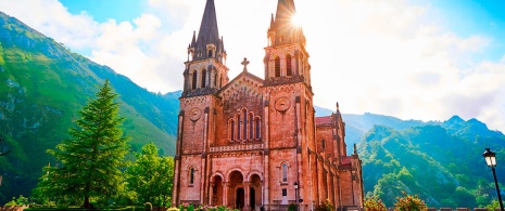 Basilika von Covadonga in Cangas de Onís, Asturien Basilika von Covadonga in Cangas de Onís, Asturien