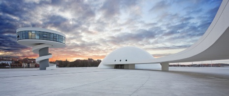 Centro Culturale Internazionale Oscar Niemeyer Centro Culturale Internazionale Oscar Niemeyer