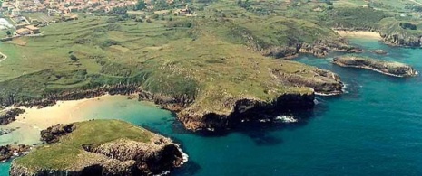 Cué beach, Llanes (Asturias) Cué beach, Llanes (Asturias)