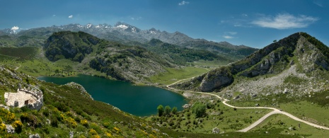View of lake Enol from the Princesa viewpoint, Asturias View of lake Enol from the Princesa viewpoint, Asturias