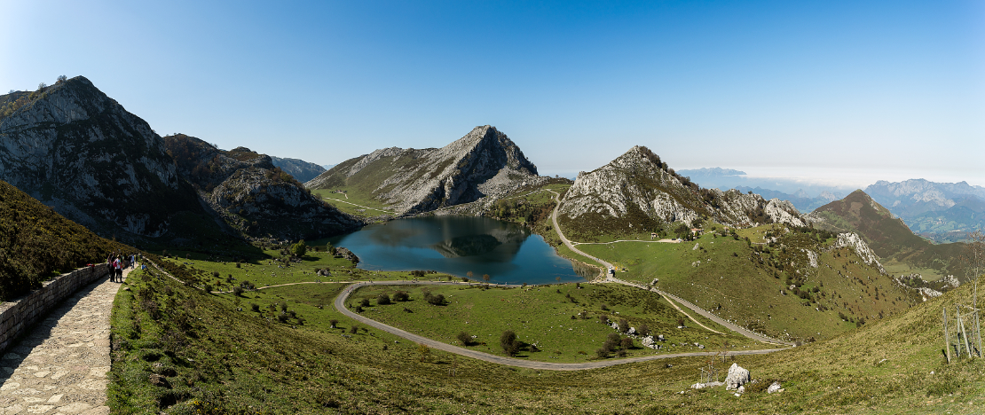 Lacs de Covadonga dans le parc national des Pics d’Europe, Asturies Lacs de Covadonga dans le parc national des Pics d’Europe, Asturies