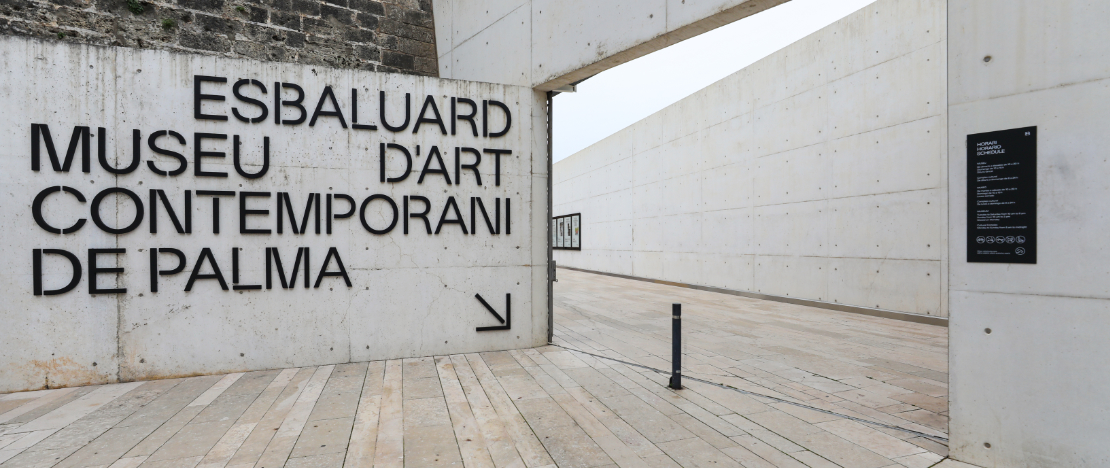 Detalle de la entranda de Es Baluard de Palma de Mallorca, Islas Baleares Detalle de la entranda de Es Baluard de Palma de Mallorca, Islas Baleares