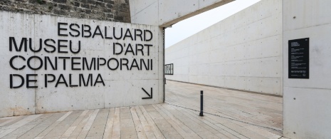 Detalle de la entranda de Es Baluard de Palma de Mallorca, Islas Baleares Detalle de la entranda de Es Baluard de Palma de Mallorca, Islas Baleares