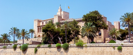 Vista del Palacio Real de La Almudaina de Palma de Mallorca, Islas Baleares Vista del Palacio Real de La Almudaina de Palma de Mallorca, Islas Baleares