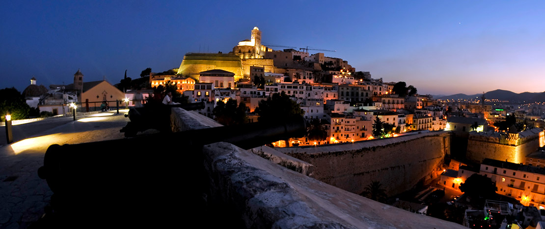 Dal't Vila vom Bollwerk von Santa Lucía, Ibiza, aus gesehen Dal't Vila vom Bollwerk von Santa Lucía, Ibiza, aus gesehen