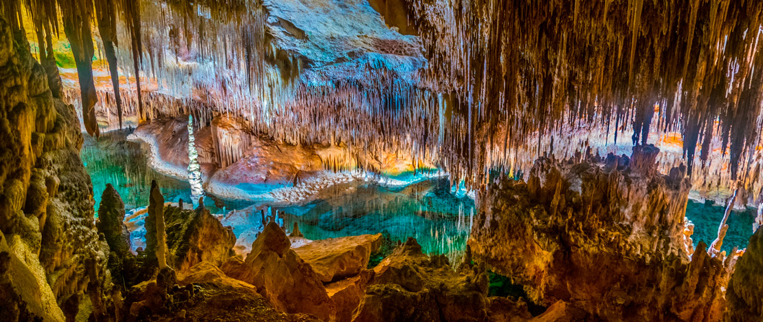 Inside the Caves of Drach (Majorca) Inside the Caves of Drach (Majorca)