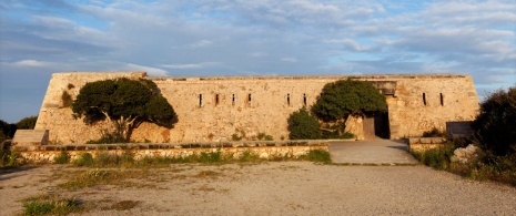 Es Fortí di Cala Llonga a Maiorca, Isole Baleari Es Fortí di Cala Llonga a Maiorca, Isole Baleari