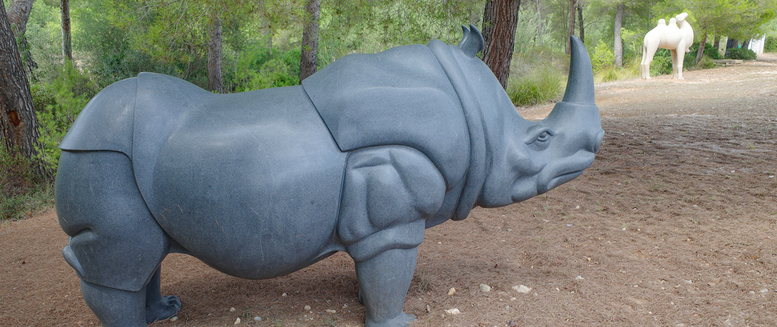 Sculptures d'animaux dans les jardins du musée Sa Bassa Blanca, Alcudia Sculptures d'animaux dans les jardins du musée Sa Bassa Blanca, Alcudia