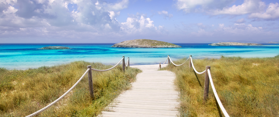 Veduta della spiaggia di Ses Illetes a Formentera, isole Baleari Veduta della spiaggia di Ses Illetes a Formentera, isole Baleari
