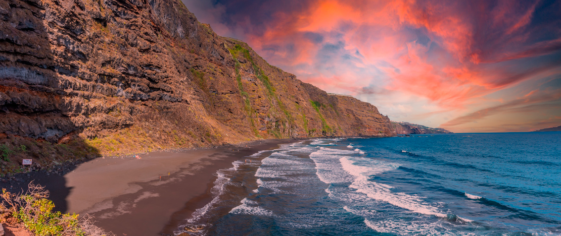 Sunset on the beach of Los Nogales de Puntallana on La Palma, Canary Islands Sunset on the beach of Los Nogales de Puntallana on La Palma, Canary Islands