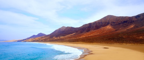 El Cofete beach in Pájara, Fuerteventura (Canary Islands) El Cofete beach in Pájara, Fuerteventura (Canary Islands)