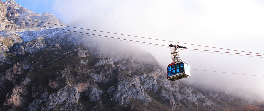 Fuente Dé cable car. Picos de Europa (Cantabria) Fuente Dé cable car. Picos de Europa (Cantabria)