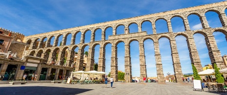 View of the Roman aqueduct in Segovia, Castile and Leon View of the Roman aqueduct in Segovia, Castile and Leon