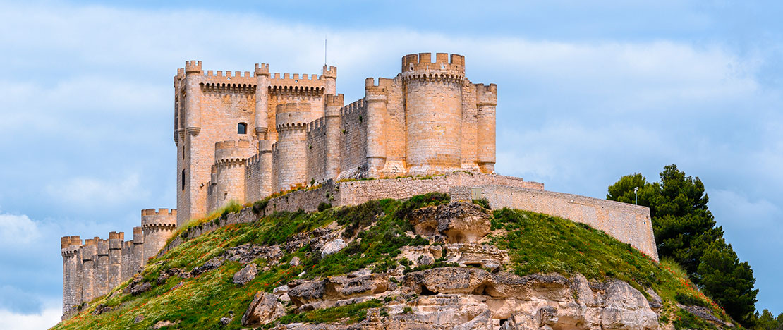 Widoki na zamek Peñafiel w Valladolid Widoki na zamek Peñafiel w Valladolid
