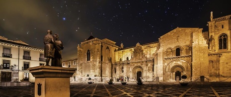Basilique de San Isidoro la nuit à León Basilique de San Isidoro la nuit à León