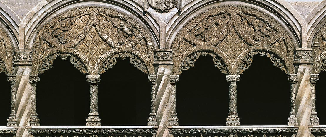 国立彫刻美術館。中庭のアーチ。バジャドリ 国立彫刻美術館。中庭のアーチ。バジャドリ