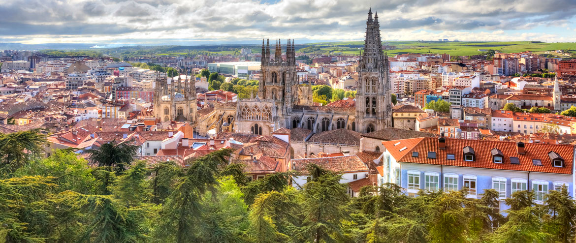 Widok na Burgos i jego katedrę Widok na Burgos i jego katedrę