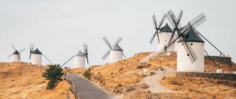 Detalle de los molinos de viento de Consuegra en Toledo, Castilla-La Mancha Detalle de los molinos de viento de Consuegra en Toledo, Castilla-La Mancha