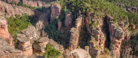 Vista do Barranco de la Hoz, em Guadalajara, Castilla-La Mancha Vista do Barranco de la Hoz, em Guadalajara, Castilla-La Mancha