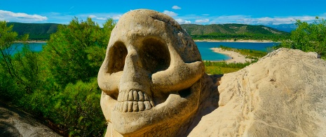 Route of the Faces Buendía Reservoir. Cuenca Route of the Faces Buendía Reservoir. Cuenca