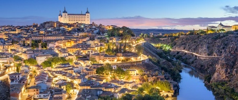Toledo o zachodzie słońca z punktu widokowego El Valle Toledo o zachodzie słońca z punktu widokowego El Valle