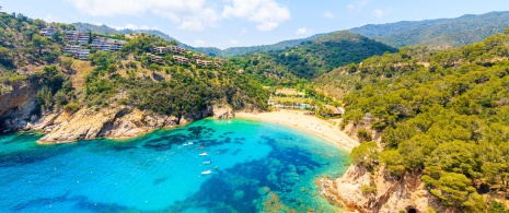Vue de Cala Giverola à Tossa de Mar dans la province de Gérone, Catalogne Vue de Cala Giverola à Tossa de Mar dans la province de Gérone, Catalogne