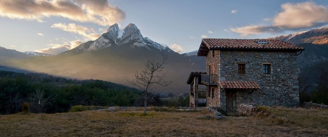 カタルーニャ州バルガダー地方サルダスにあるペドラフォルカ山 カタルーニャ州バルガダー地方サルダスにあるペドラフォルカ山