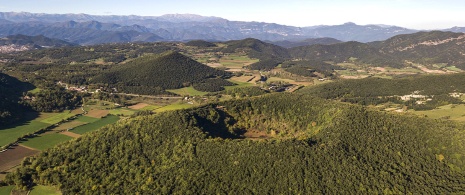 Vista del Parque Natural de la Zona Volcánica de la Garrotxa, Gerona Vista del Parque Natural de la Zona Volcánica de la Garrotxa, Gerona