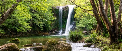 Salto de Santa Margarida, Les Planes d'Hostoles, Girona Salto de Santa Margarida, Les Planes d'Hostoles, Girona