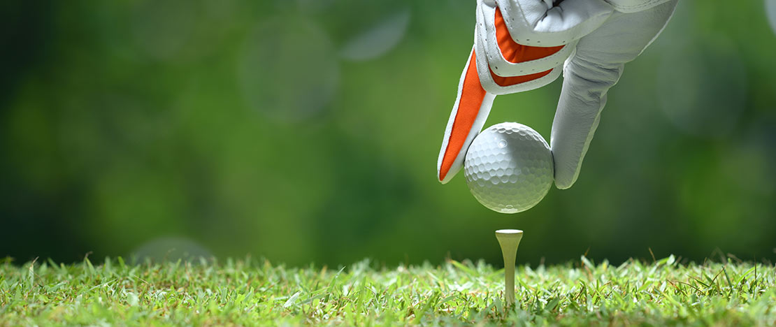 Posizionamento di una pallina da golf Posizionamento di una pallina da golf