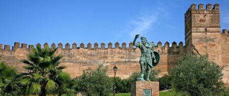 Alcazaba de Badajoz y monumento a Ibn Marwán, fundador de la ciudad Alcazaba de Badajoz y monumento a Ibn Marwán, fundador de la ciudad