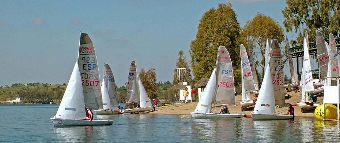 Navegación en el embalse de Orellana