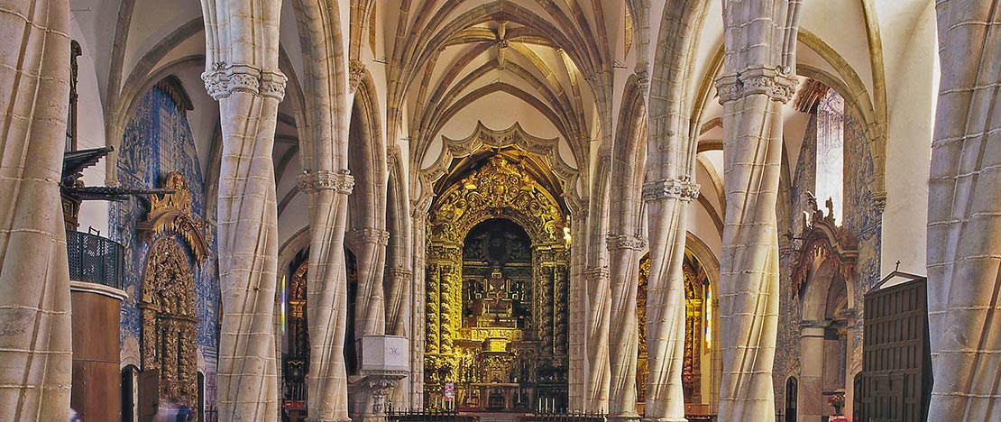 Interior de la iglesia de Santa María en Olivenza. Badajoz