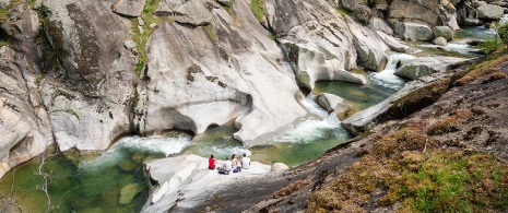Pilones en la Garganta de los Infiernos en el valle del Jerte, Extremadura Pilones en la Garganta de los Infiernos en el valle del Jerte, Extremadura