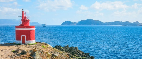 Faro de Punta Robaleira en Cangas, Pontevedra Faro de Punta Robaleira en Cangas, Pontevedra