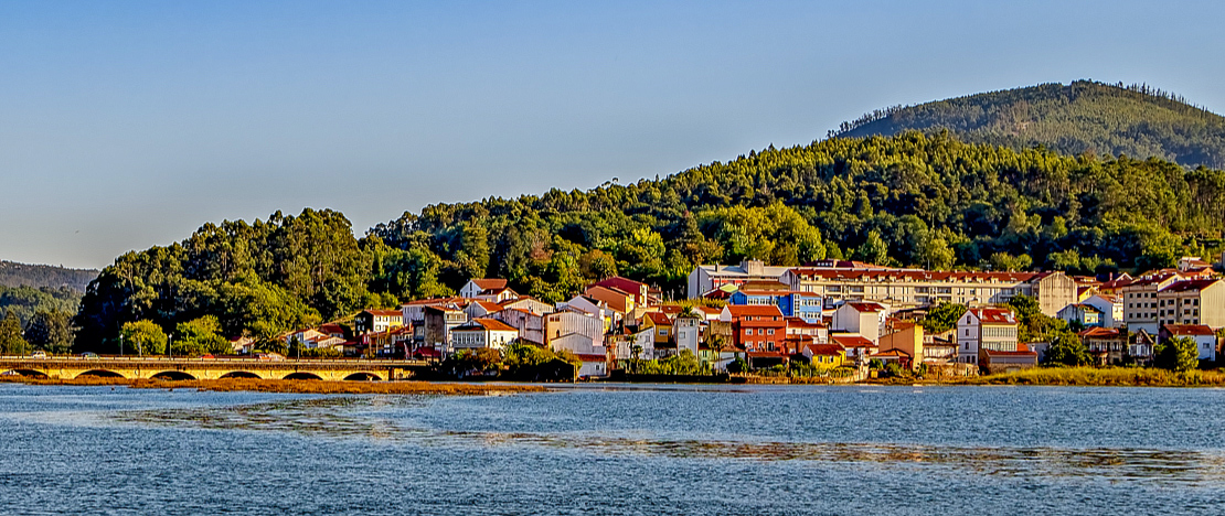 Vue de Ponte Nafonso dans la ville de Noia, La Corogne Vue de Ponte Nafonso dans la ville de Noia, La Corogne