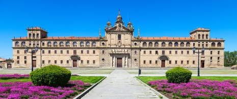 Colegio de Nuestra Señora de la Antigua de Monforte de Lemos à Lugo, Galice Colegio de Nuestra Señora de la Antigua de Monforte de Lemos à Lugo, Galice