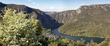 Viewpoint in the Serra da Enciña da Lastra Natural Park in Ourense, Galicia Viewpoint in the Serra da Enciña da Lastra Natural Park in Ourense, Galicia
